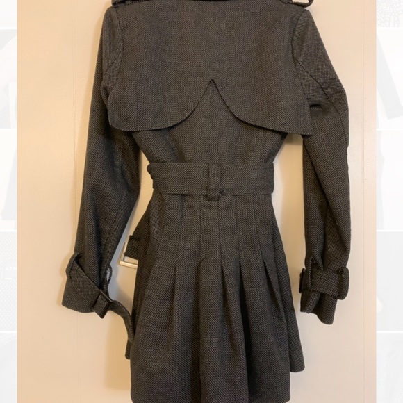 Beautiful YOKI trench coat! - Picture 2 of 3